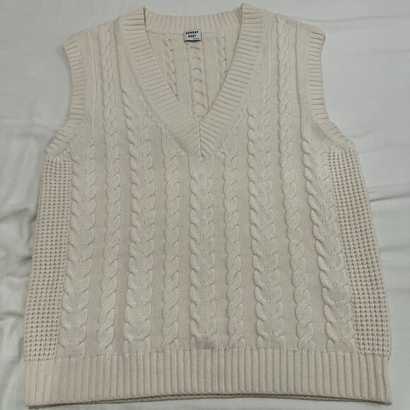 Aritzia Sunday Best WINSTON SWEATER VEST - Picture 1 of 5